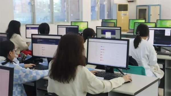 财盛配资 25年高考本科普通批分数线出炉！局部稳中有降，大量学生已被录取