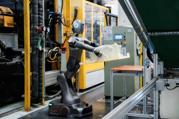 水果优配 直击全球首个智能体工厂，看美的如何定义 AI 时代工业智能标准